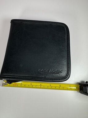 Vintage Case Logic Leather  CD Case Holds 24 CDs DVDs.  Very Clean